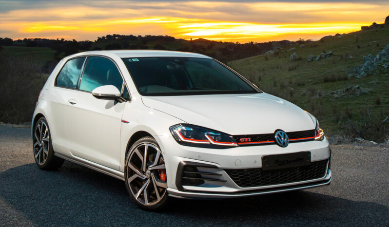 
								Volkswagen Golf full									